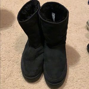 Ugg ultra short black boot 7w